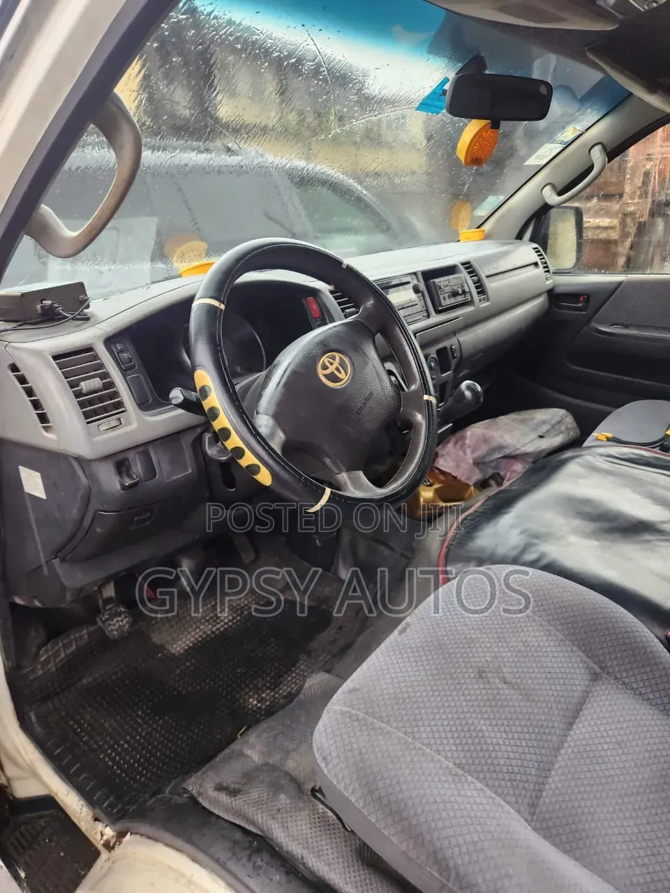 Toyota HiAce 2014 White