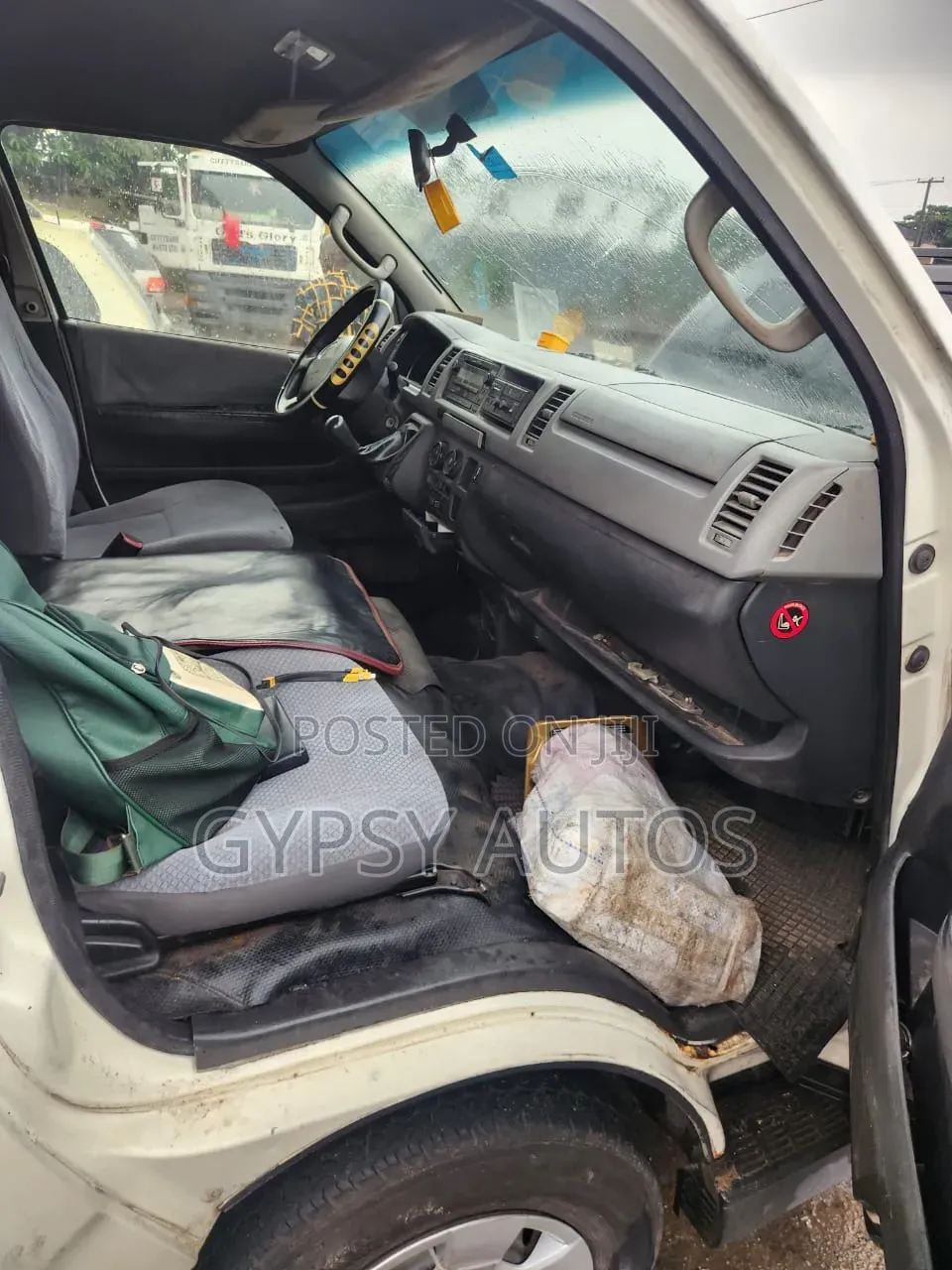 Toyota HiAce 2014 White