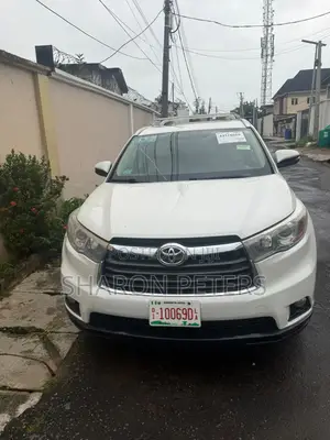 Toyota Highlander XLE 4dr SUV (3.5L 6cyl 6A) 2014 White