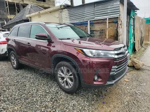 Toyota Highlander XLE 4dr SUV AWD (3.5L 6cyl 6A) 2015 Red