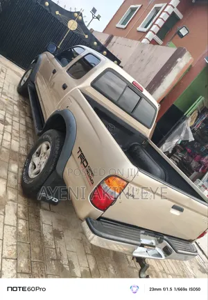 Toyota Tacoma Base 4x4 Regular Cab 103.3 in. WB 2002 Gold