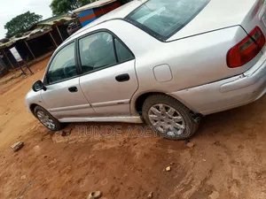Mitsubishi Carisma 2003 Gold