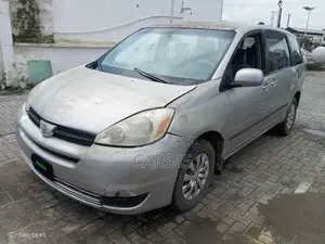Toyota Sienna 2004 Silver