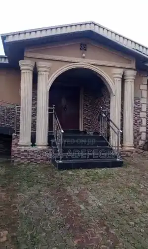 Furnished 8bdrm Bungalow in Gbasemo, Ebute for sale