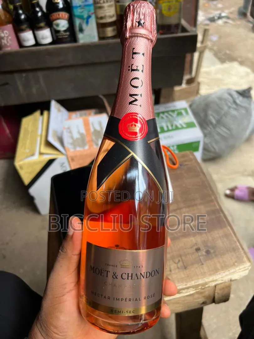 Moet Necta Rose
