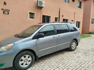 Toyota Sienna 2005 Blue