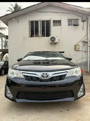 Toyota Camry XLE 4dr Sedan (2.5L 4cyl 6A) 2013 Black