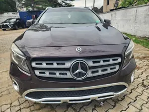 Mercedes-Benz GLA 250 2018 Brown