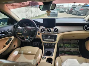 Mercedes-Benz GLA 250 2017 Brown