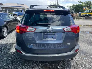 Toyota RAV4 XLE AWD (2.5L 4cyl 6A) 2013 Blue