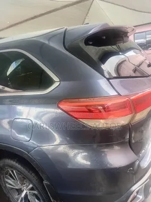 Toyota Highlander XLE 4x4 V6 (3.5L 6cyl 8A) 2017 Blue