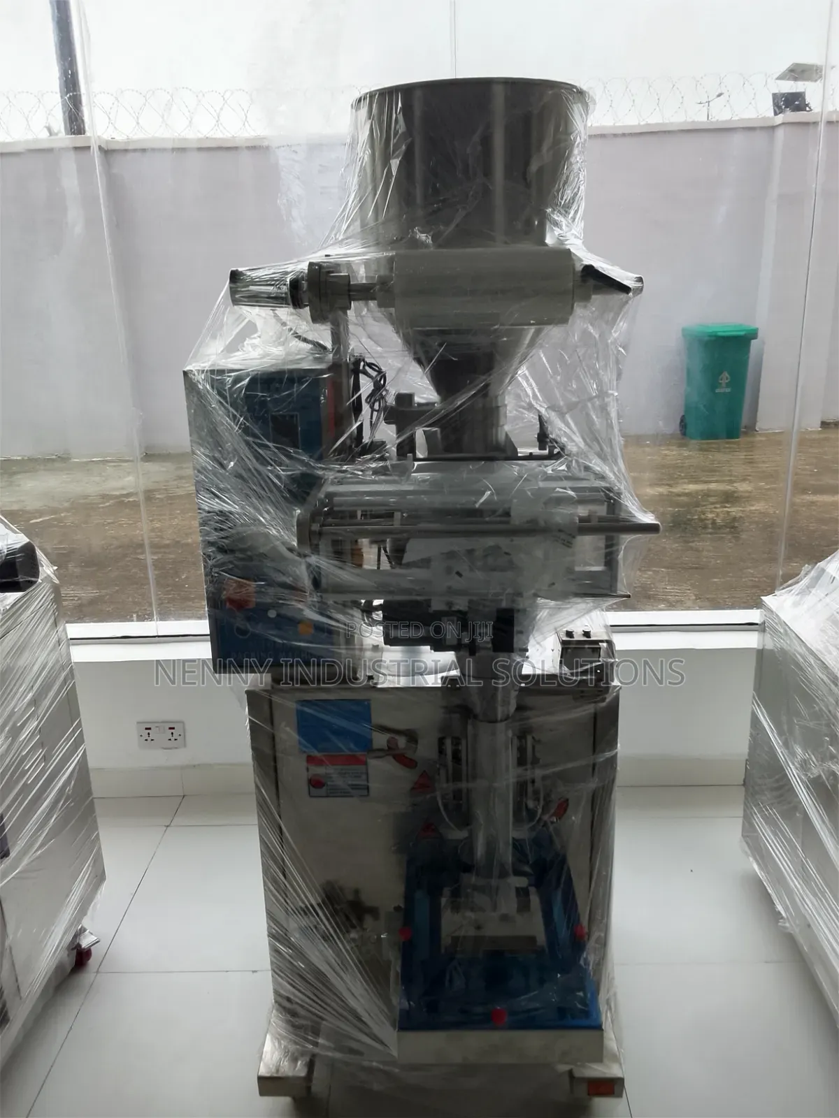 1kg Granule Packaging Machine With Auto Loader and Conveyor