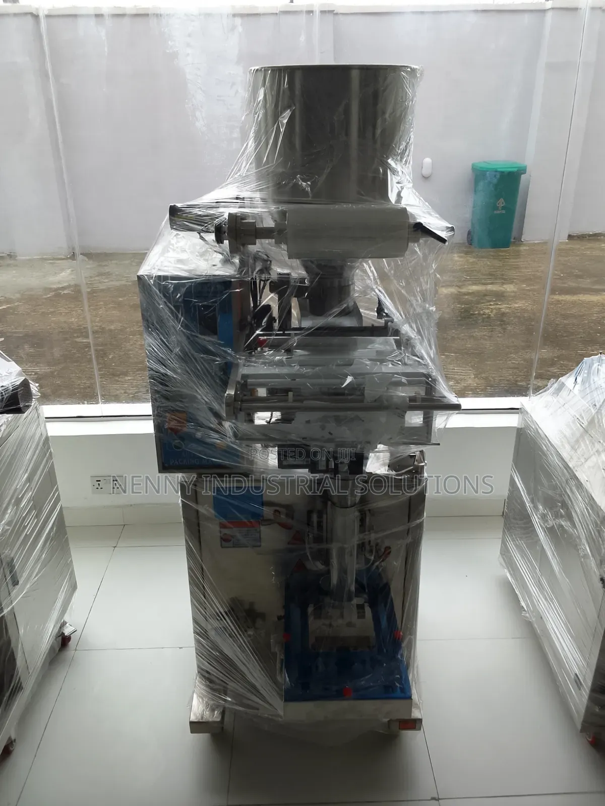 1kg Granule Packaging Machine With Auto Loader and Conveyor