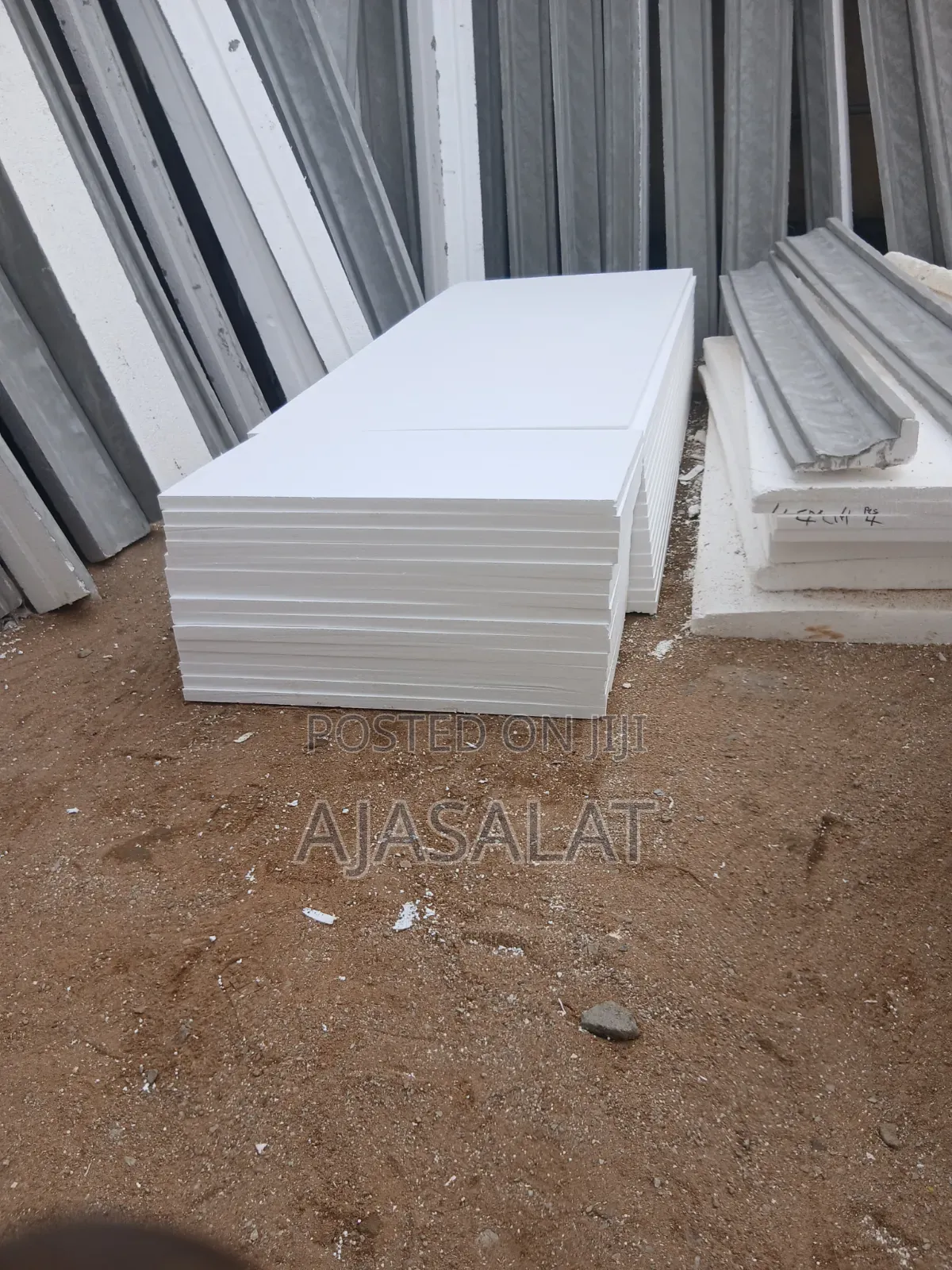 1 Cm 2 Cm 2.5 Cm Polystyrene Board and Parapet