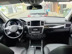 Mercedes-Benz M Class ML350 4MATIC 4dr SUV AWD (3.5L 6cyl 7A) 2015 Gray