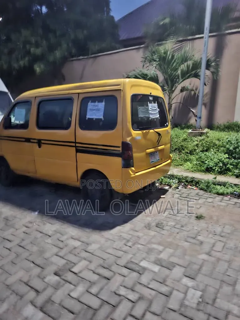 Suzuki APV Minibus 2002 Yellow