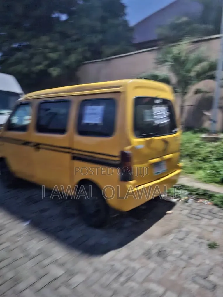 Suzuki APV Minibus 2002 Yellow