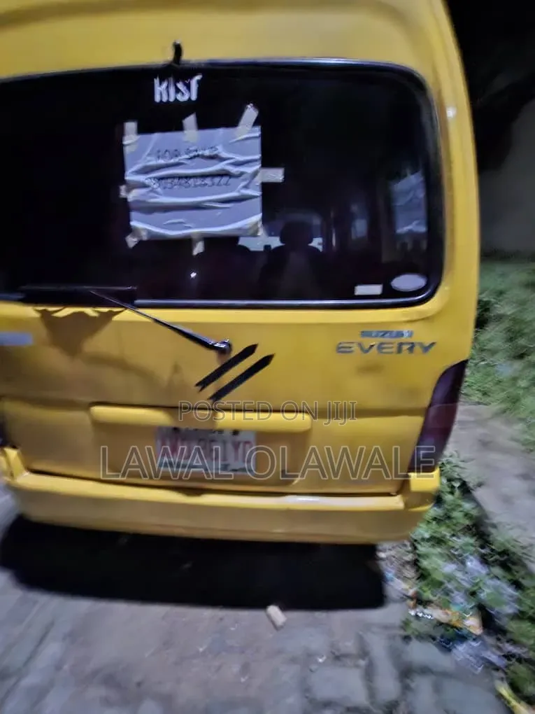 Suzuki APV Minibus 2002 Yellow