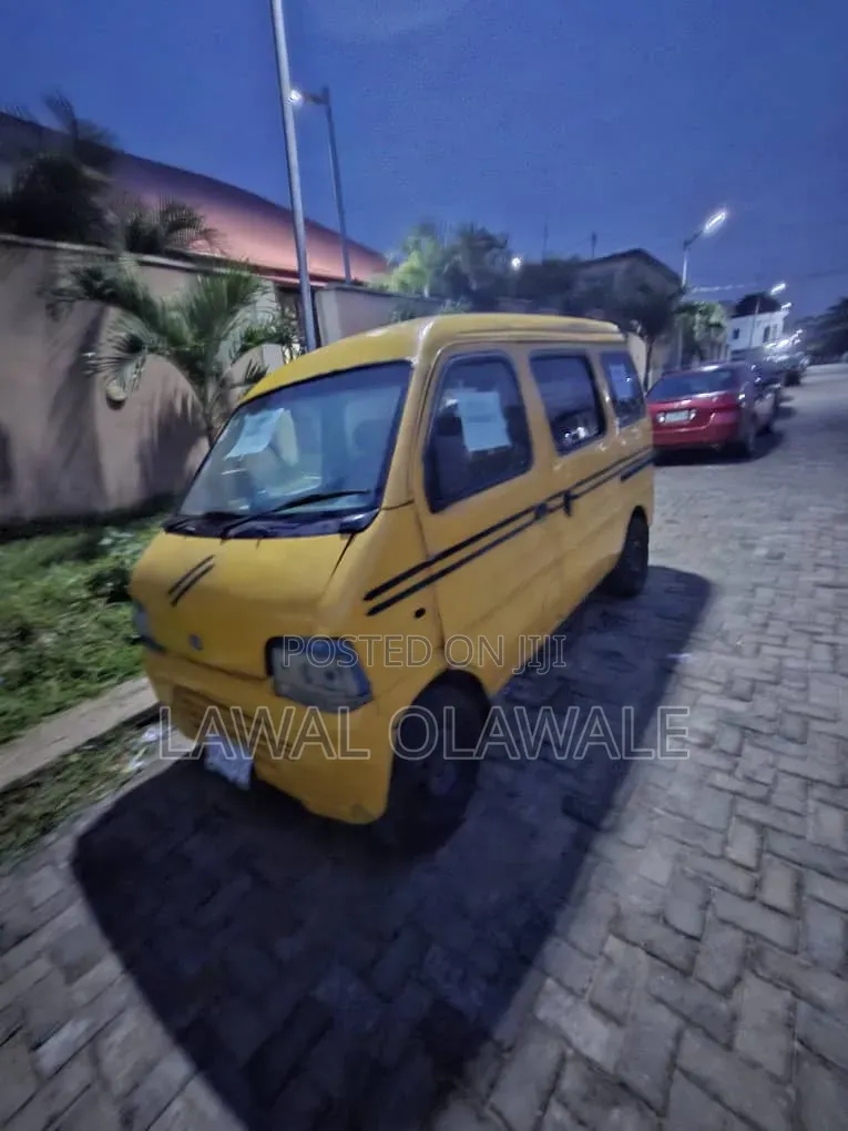 Suzuki APV Minibus 2002 Yellow