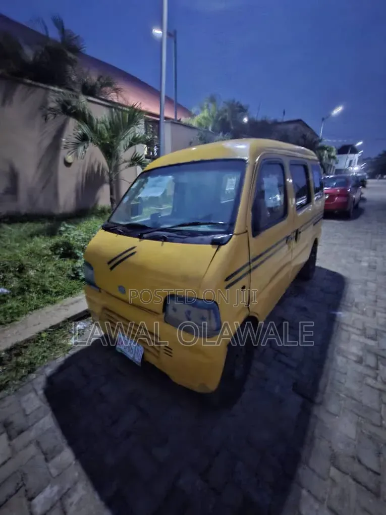 Suzuki APV Minibus 2002 Yellow