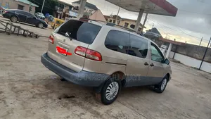Toyota Sienna CE 2002 Gold