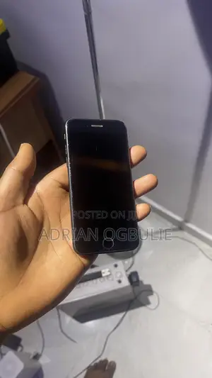 Apple iPhone 7 32 GB Black