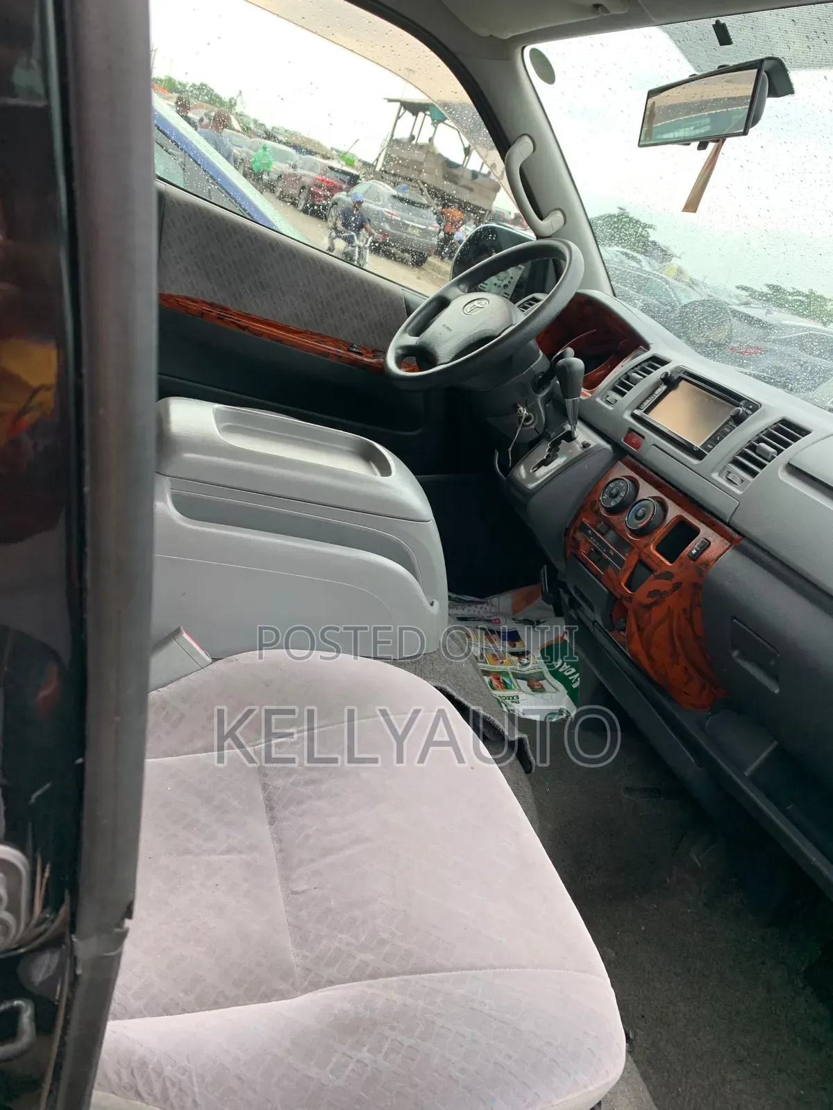 Toyota HiAce 2005 Black