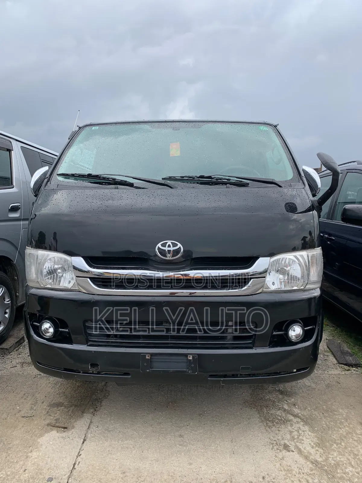 Toyota HiAce 2005 Black