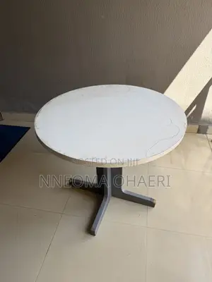 Round Reading Table