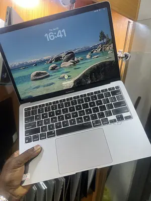 Laptop Apple MacBook Pro 2021 M1 8GB Apple M1 SSD 256GB