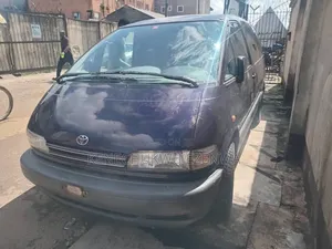 Toyota Previa 2002 Pink