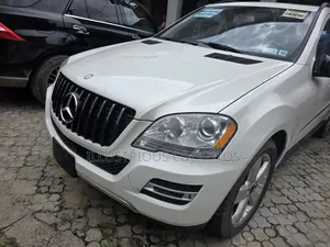 Mercedes-Benz M Class 2011 Off white