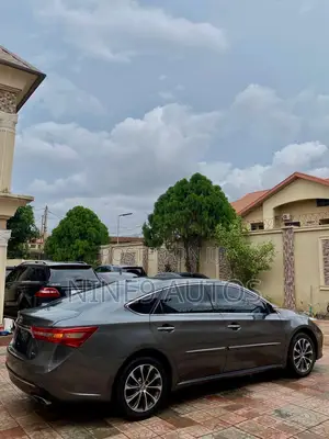 Toyota Avalon XLE Premium Sedan FWD (3.5L 6cyl 6A) 2017 Gray