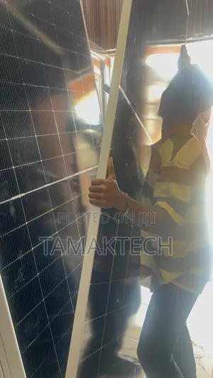 Jinko 725w Original Grade a Bifacial Solar Panel