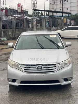 Toyota Avalon Limited Sedan FWD (3.5L 6cyl 6A) 2011 Silver