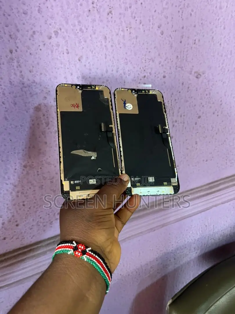 iPhone 12 Pro Max Follow Come Screen With Tiny Dot