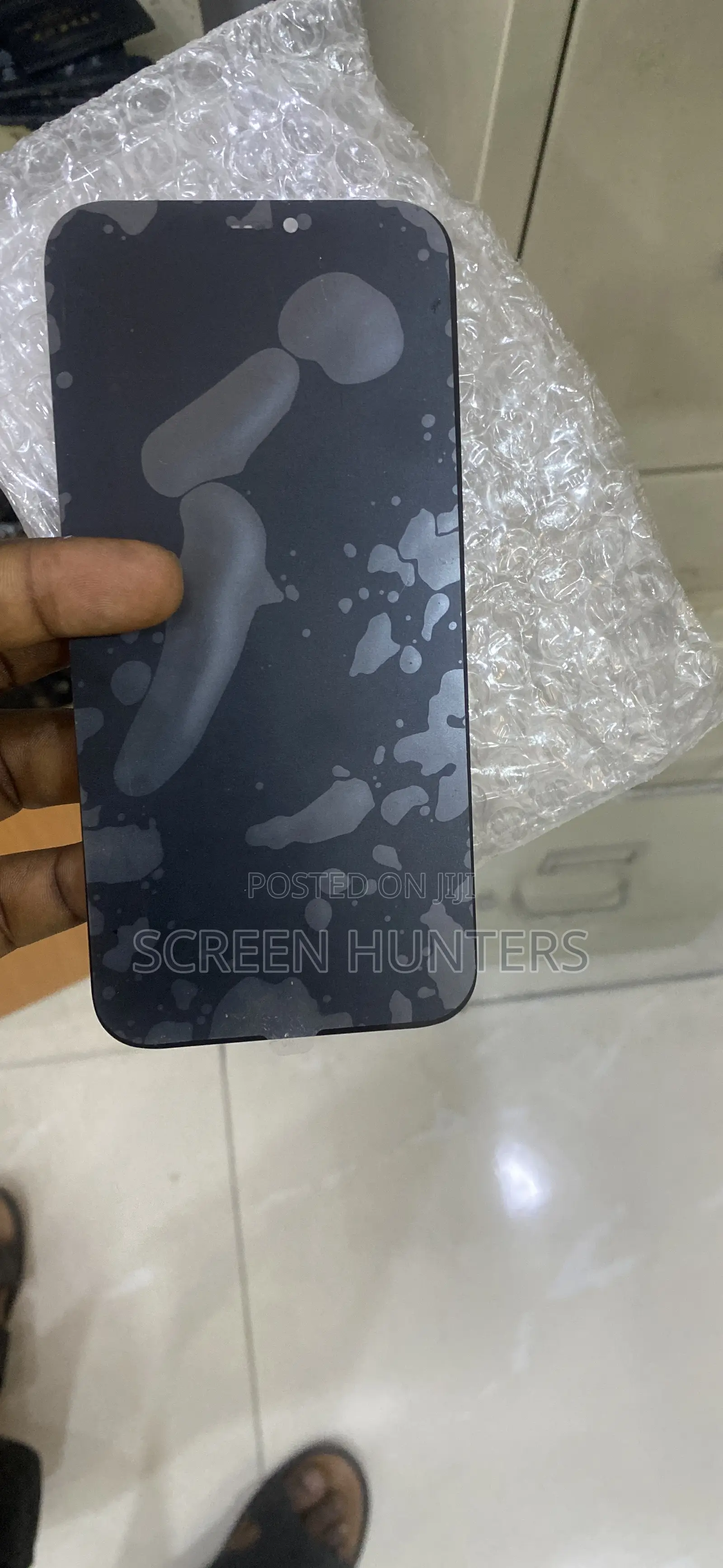 iPhone 12 Pro Max Follow Come Screen With Tiny Dot