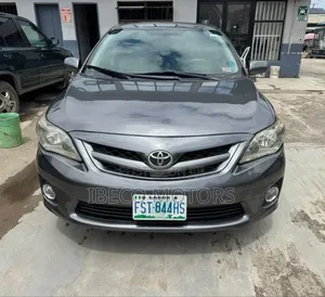 Toyota Corolla LE 4dr Sedan (1.8L 4cyl 4A) 2013 Gray