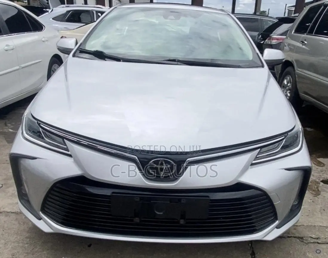 Toyota Corolla LE 2022 Silver