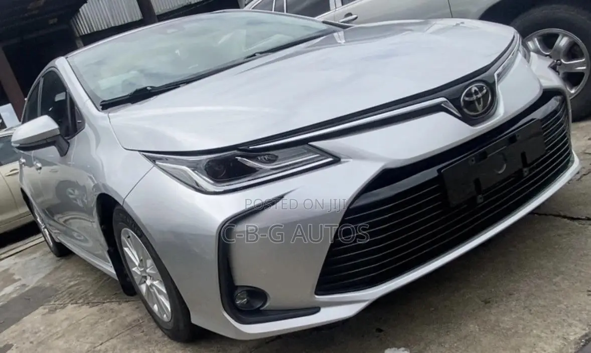 Toyota Corolla LE 2022 Silver