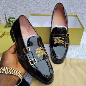 Luxury Burberry Patent Double-Buckle Shoes