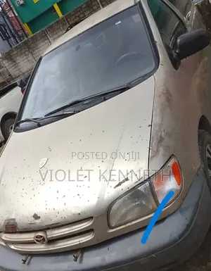 Toyota Sienna 2000 Gold