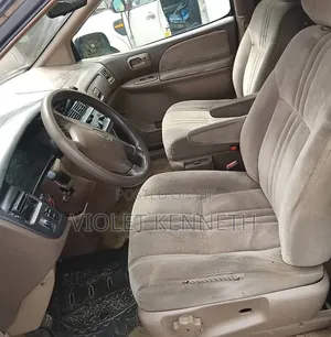 Toyota Sienna 2000 Gold