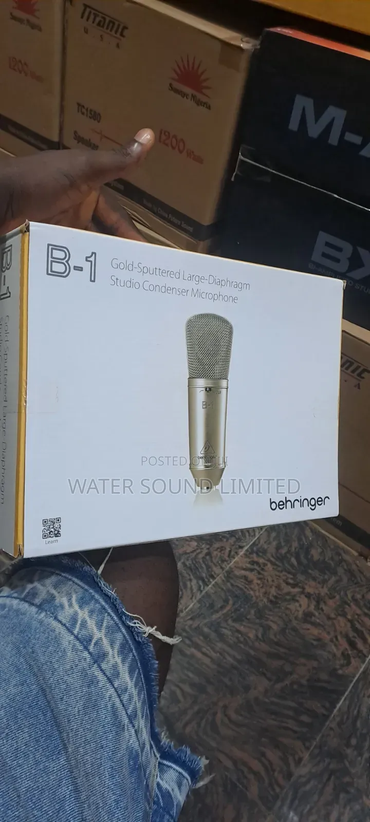 Behringer B-1