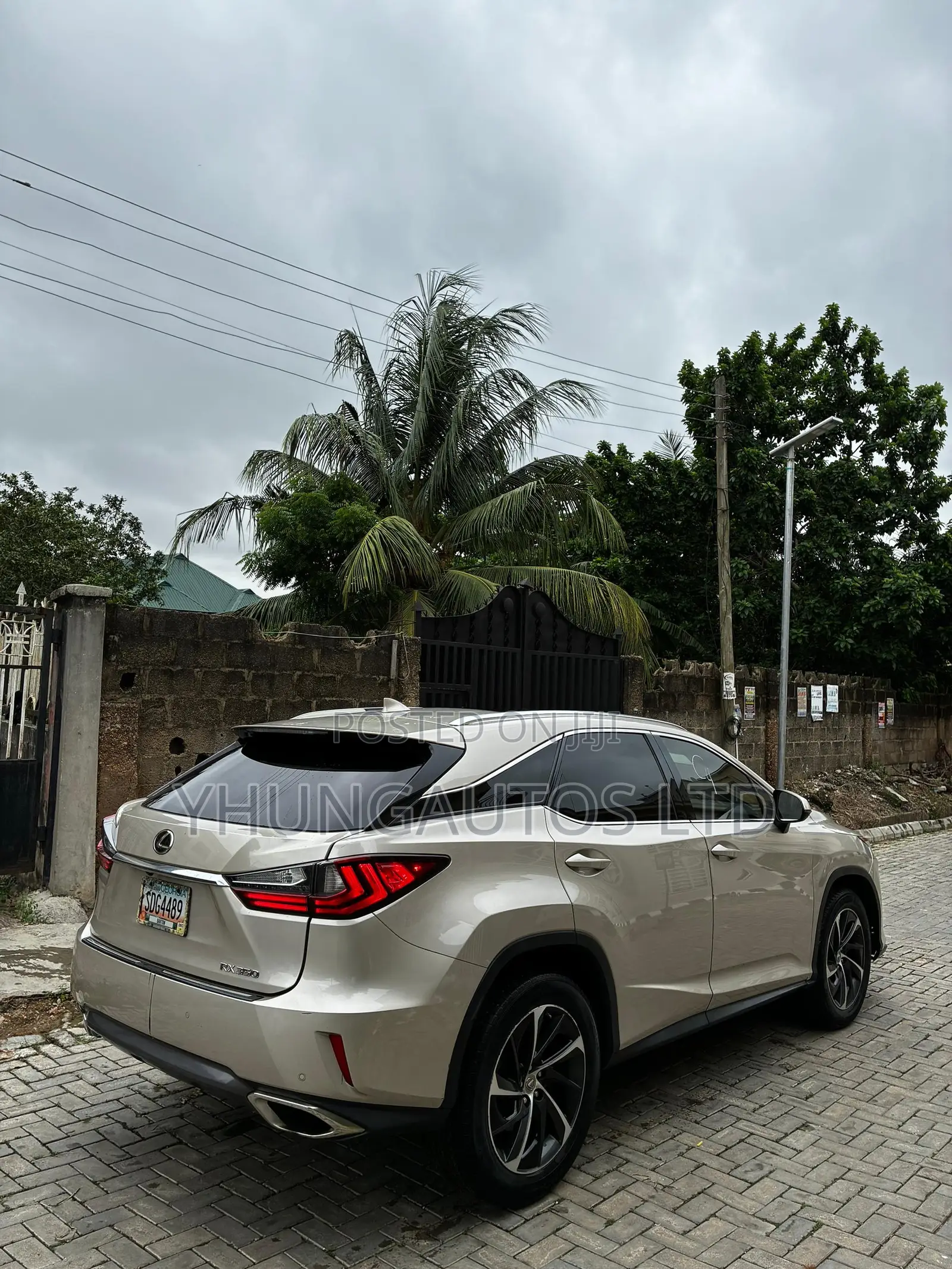 Lexus RX 350 AWD 2017 Gold