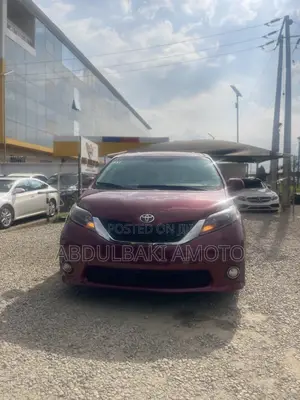 Toyota Sienna SE 8 Passenger (3.5L 6cyl 6A) 2016 Maroon