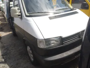 Volkswagen Transporter 2004 White