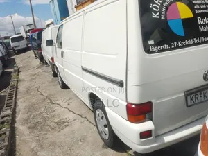 Volkswagen Transporter 2004 White