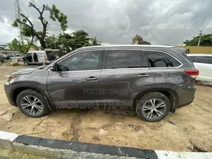 Toyota Highlander XLE 2019 Gray