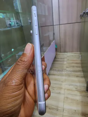 Apple iPhone XR 64 GB White